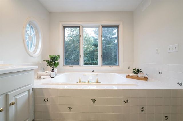 3867 Timber Creek Court, Eau Claire, WI 54701