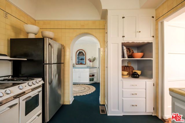 2200 S Hobart Boulevard, Los Angeles, CA 90018