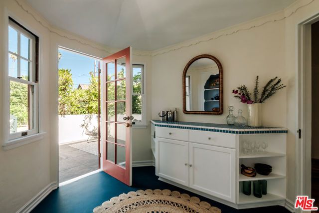 2200 S Hobart Boulevard, Los Angeles, CA 90018