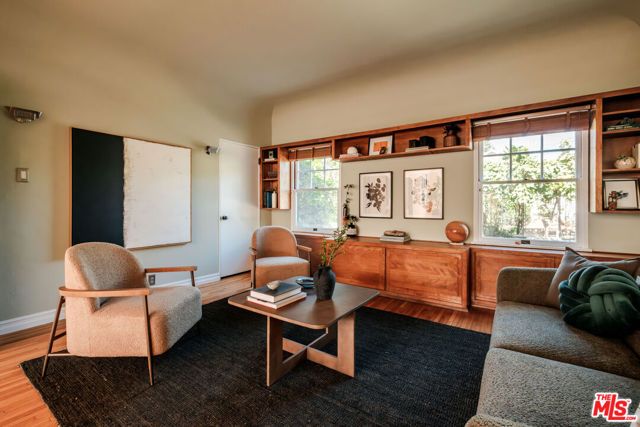2200 S Hobart Boulevard, Los Angeles, CA 90018