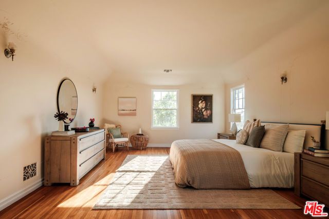 2200 S Hobart Boulevard, Los Angeles, CA 90018