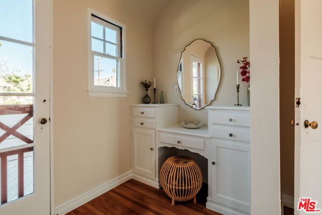 2200 S Hobart Boulevard, Los Angeles, CA 90018