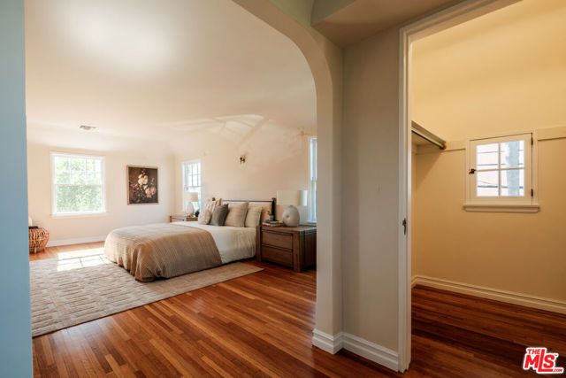 2200 S Hobart Boulevard, Los Angeles, CA 90018