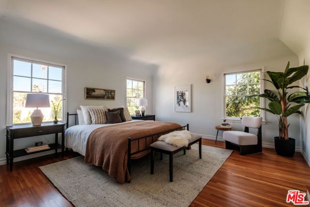 2200 S Hobart Boulevard, Los Angeles, CA 90018