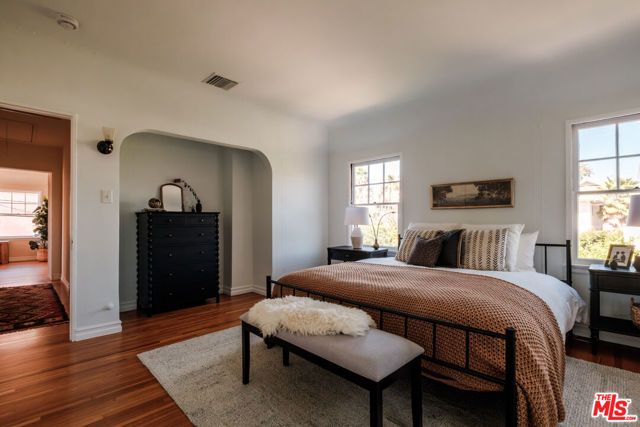 2200 S Hobart Boulevard, Los Angeles, CA 90018