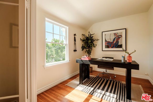2200 S Hobart Boulevard, Los Angeles, CA 90018