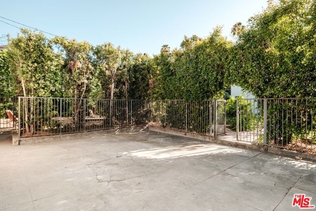 2200 S Hobart Boulevard, Los Angeles, CA 90018