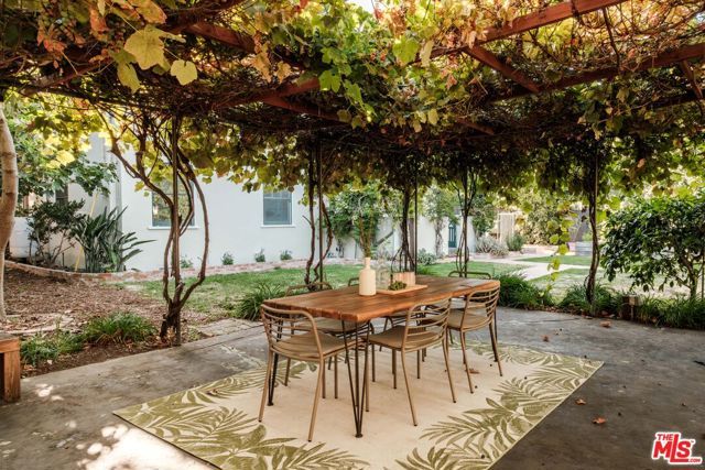 2200 S Hobart Boulevard, Los Angeles, CA 90018