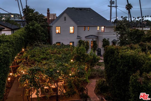 2200 S Hobart Boulevard, Los Angeles, CA 90018
