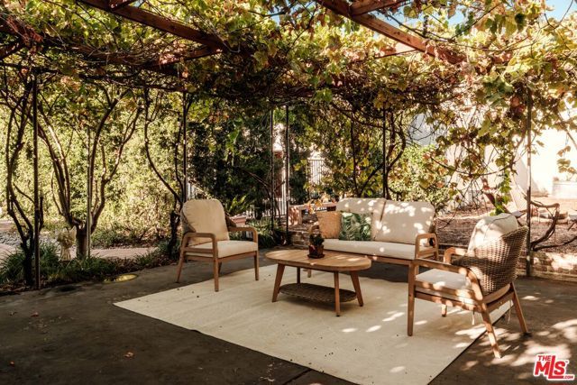 2200 S Hobart Boulevard, Los Angeles, CA 90018