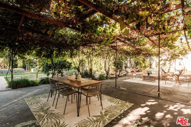 2200 S Hobart Boulevard, Los Angeles, CA 90018