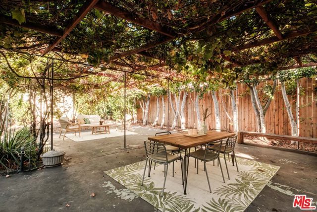 2200 S Hobart Boulevard, Los Angeles, CA 90018