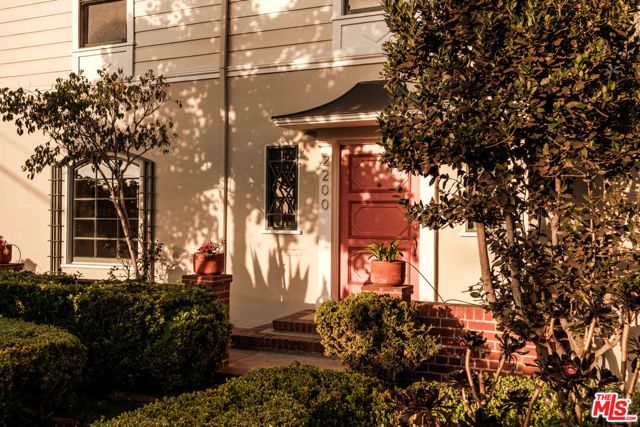 2200 S Hobart Boulevard, Los Angeles, CA 90018