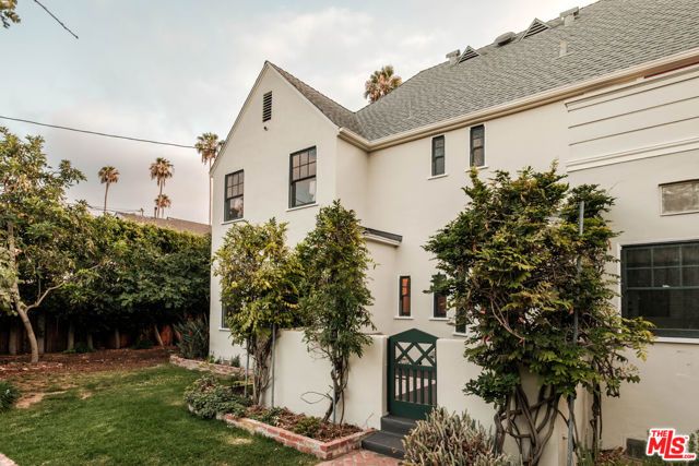 2200 S Hobart Boulevard, Los Angeles, CA 90018