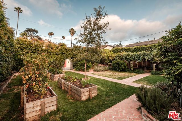 2200 S Hobart Boulevard, Los Angeles, CA 90018
