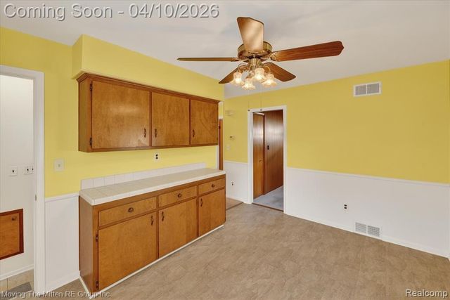 6623 N Silvery Lane, Dearborn Heights, MI 48127