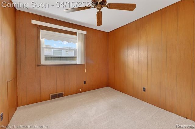 6623 N Silvery Lane, Dearborn Heights, MI 48127