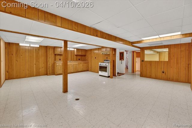 6623 N Silvery Lane, Dearborn Heights, MI 48127