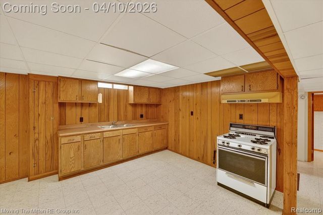 6623 N Silvery Lane, Dearborn Heights, MI 48127