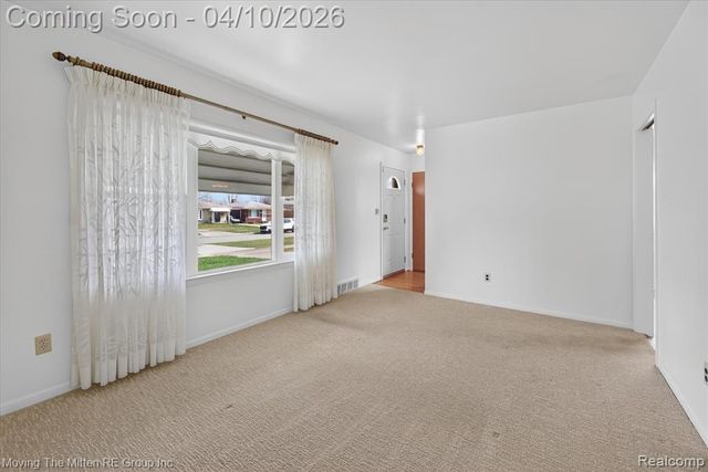 6623 N Silvery Lane, Dearborn Heights, MI 48127