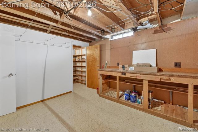 6623 N Silvery Lane, Dearborn Heights, MI 48127