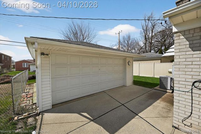 6623 N Silvery Lane, Dearborn Heights, MI 48127