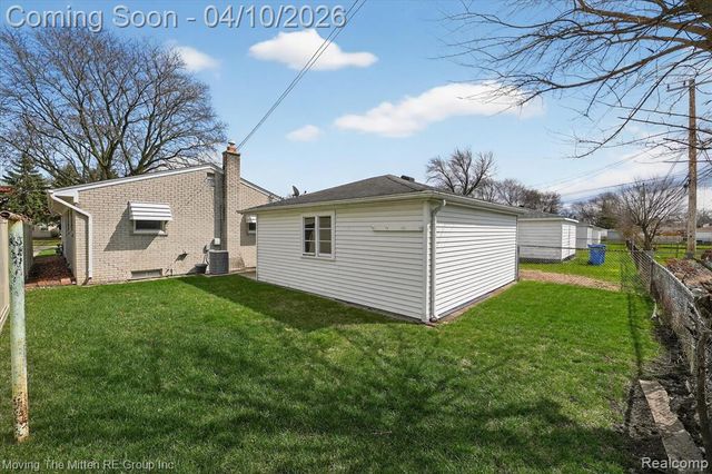 6623 N Silvery Lane, Dearborn Heights, MI 48127