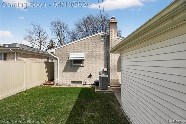 6623 N Silvery Lane, Dearborn Heights, MI 48127