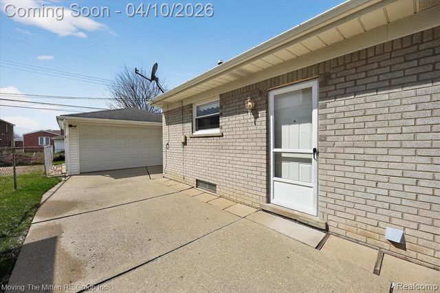 6623 N Silvery Lane, Dearborn Heights, MI 48127