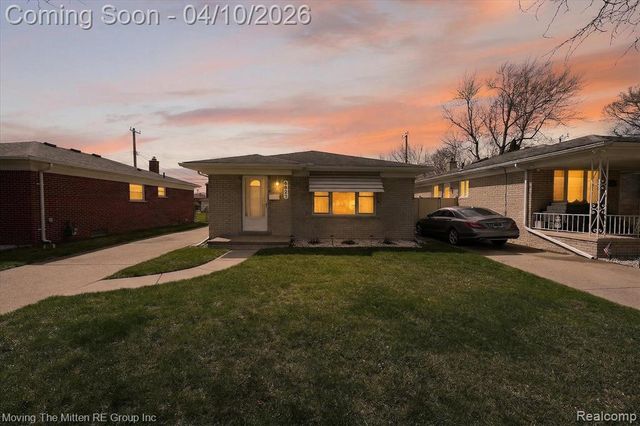 6623 N Silvery Lane, Dearborn Heights, MI 48127