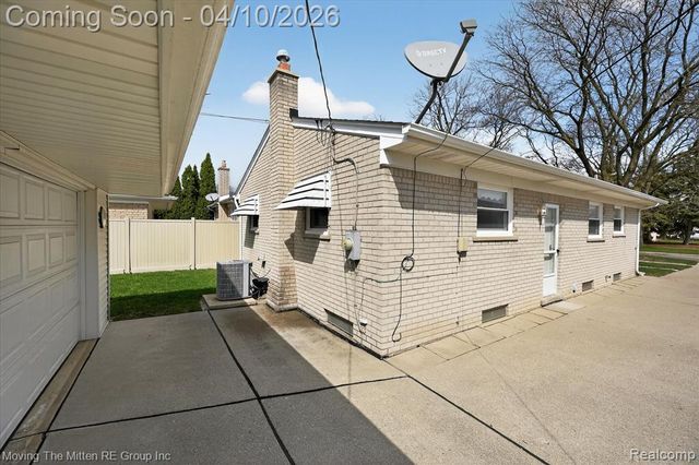 6623 N Silvery Lane, Dearborn Heights, MI 48127