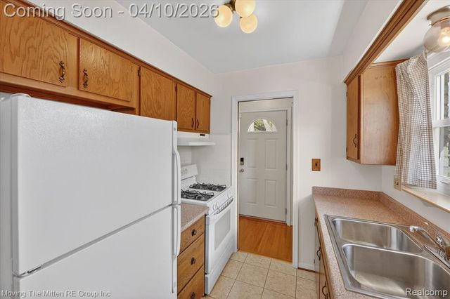 6623 N Silvery Lane, Dearborn Heights, MI 48127