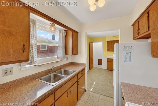 6623 N Silvery Lane, Dearborn Heights, MI 48127