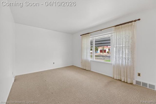 6623 N Silvery Lane, Dearborn Heights, MI 48127