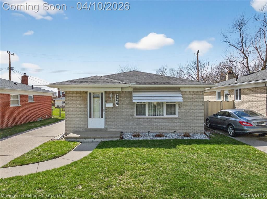 6623 N Silvery Lane, Dearborn Heights, MI 48127