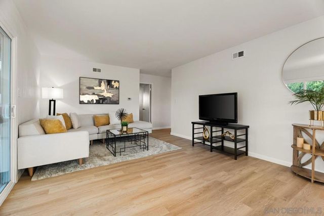 8364 June Lake, San Diego, CA 92119