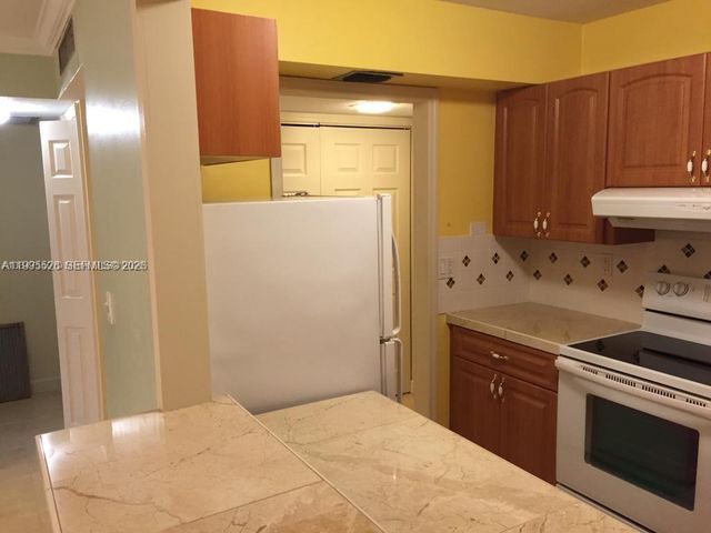 9301 SW 92nd Ave 210C, Miami, FL 33176