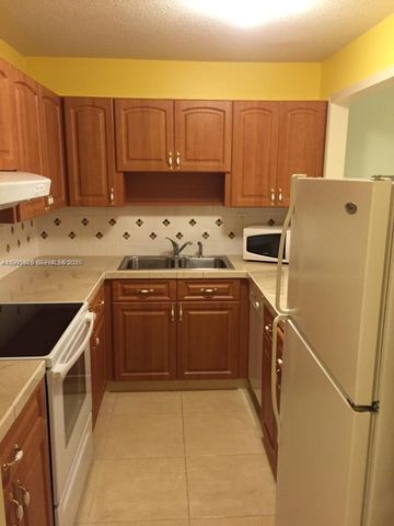 9301 SW 92nd Ave 210C, Miami, FL 33176