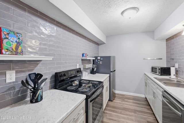 3503 Lodge Ln 306, Louisville, KY 40218