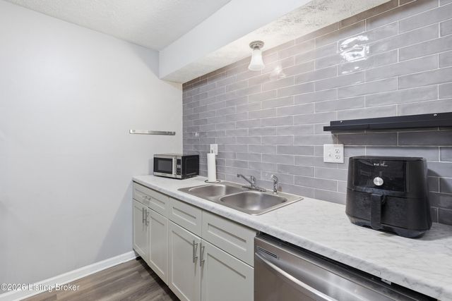 3503 Lodge Ln 306, Louisville, KY 40218