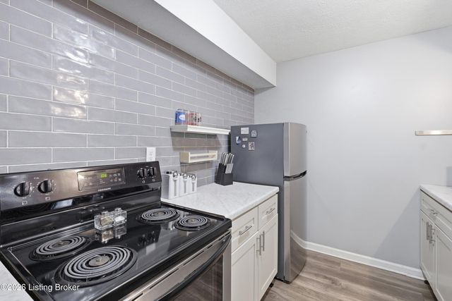 3503 Lodge Ln 306, Louisville, KY 40218