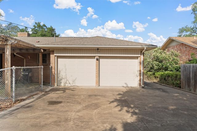 5220 Lake Charles Drive, Waco, TX 76710