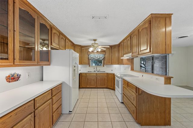 5220 Lake Charles Drive, Waco, TX 76710