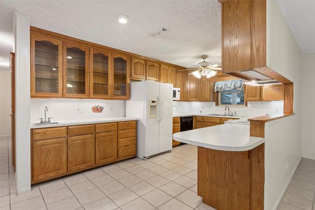 5220 Lake Charles Drive, Waco, TX 76710