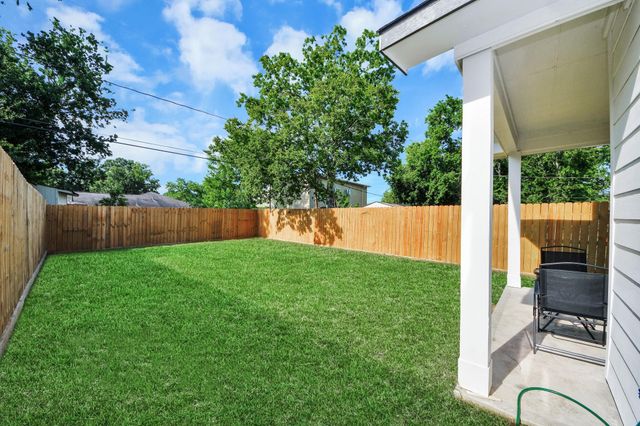 5955 Southseas Street A, Houston, TX 77033