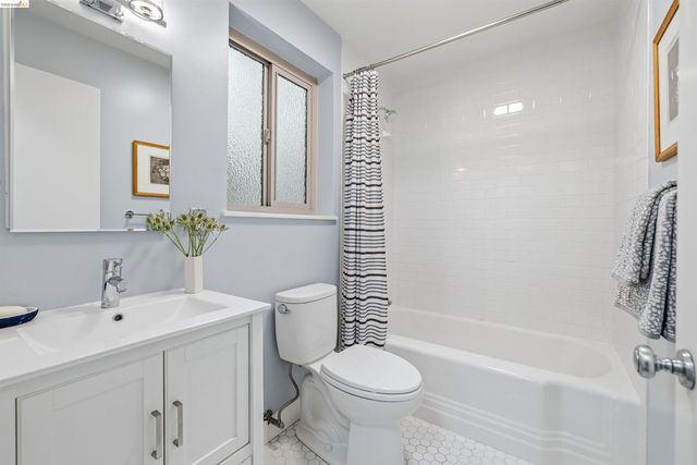 474 Merritt Ave 7, Oakland, CA 94610