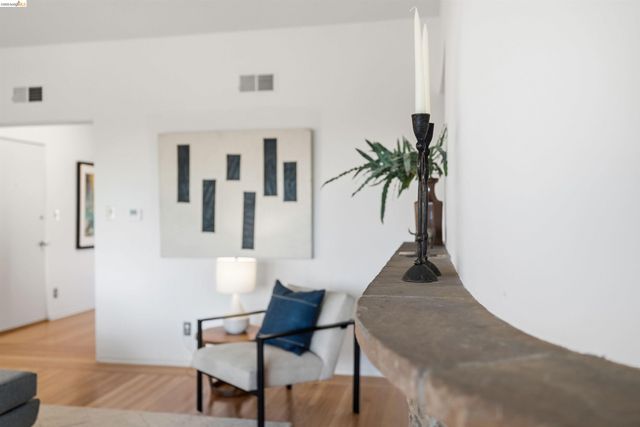 474 Merritt Ave 7, Oakland, CA 94610