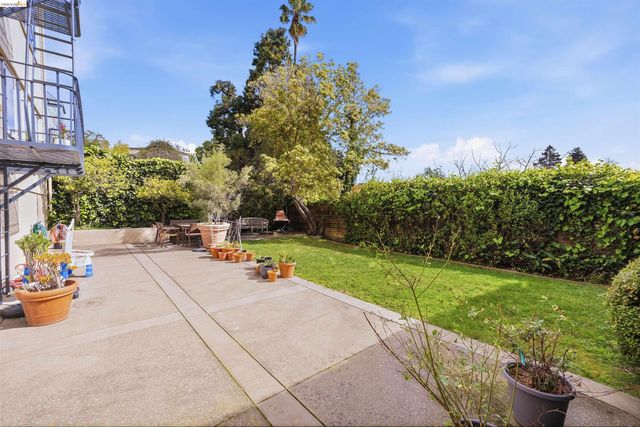 474 Merritt Ave 7, Oakland, CA 94610