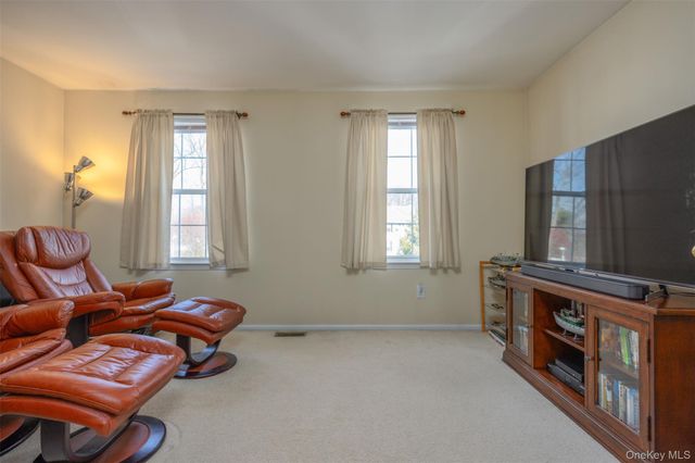 8 Cragmere Drive 8, Nanuet, NY 10954
