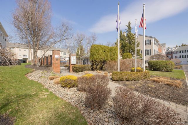 8 Cragmere Drive 8, Nanuet, NY 10954